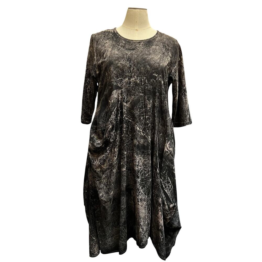 Dress to Kill One Size Fit All Abstract Bubble Hem Midi Dress Black Gray Artwear